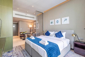 Chic Studio with Balcony - Canal Bay & Pool Views